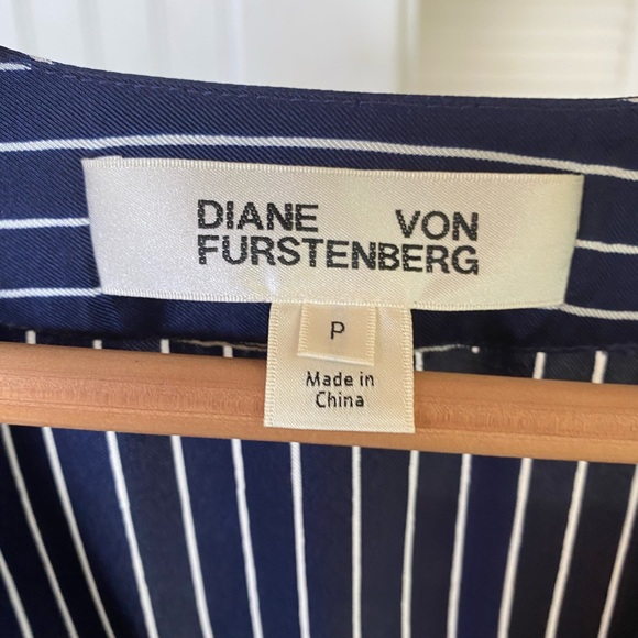 DVF Dolman Sleeve 100% Silk Dress - Picture 3 of 5